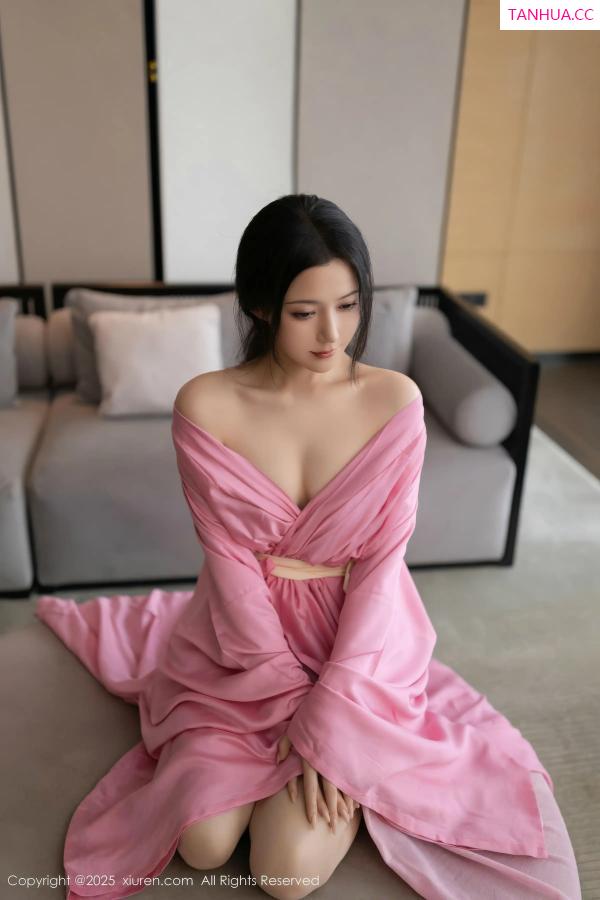 鱼子酱fish  [XiuRen]高清写真图 2025.11.28 No.11049 鱼子酱Fish 粉色月影纱第23张图片
